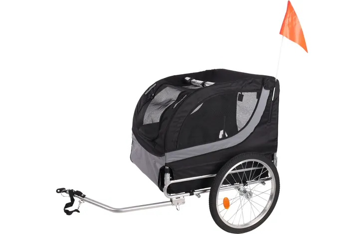 Zwarte fietskar met huif, zijvensters en oranje vlag, met voorwiel en dissel.