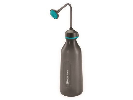 GARDENA soft plantenspuit met turquoise sproeikop en donkere fles van 0,45 l