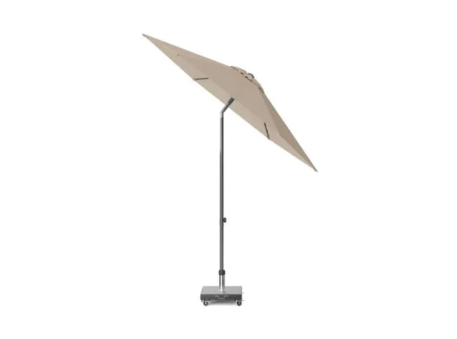 Taupe parasol met doek in zijaanzicht, centrale mast en voetplaat