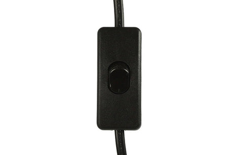 Zwarte inline schakelaar op de kabel van de tafellamp