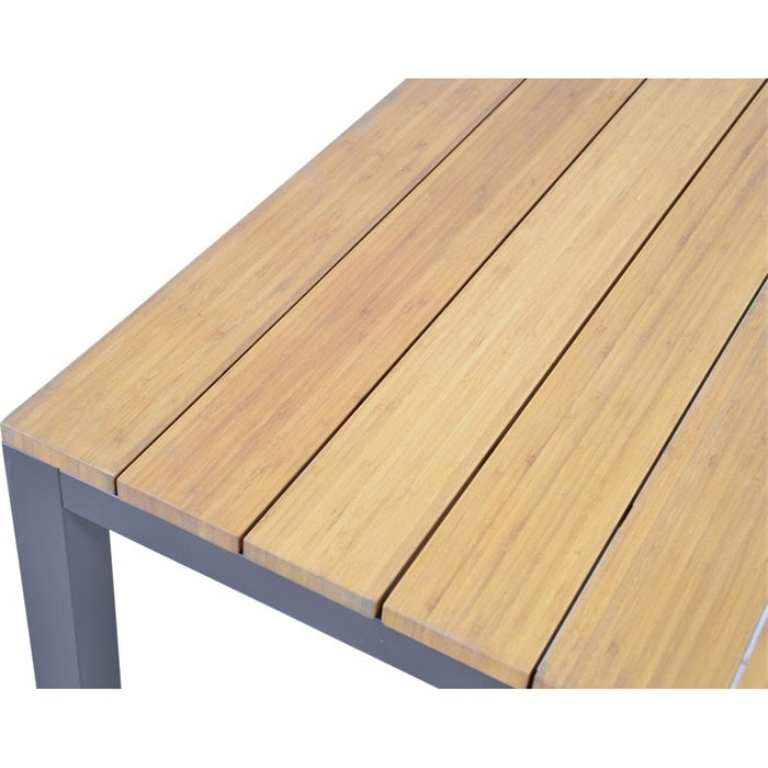Salontafel met houtlook blad en grijze poten; gladde plankstructuur