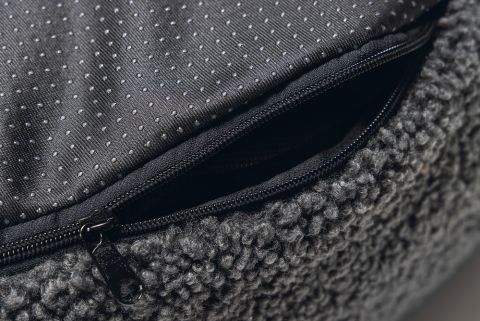 Designed by Lotte Yndis - Hondenkussen - Ovaal - Antraciet - 100x70x15 cm