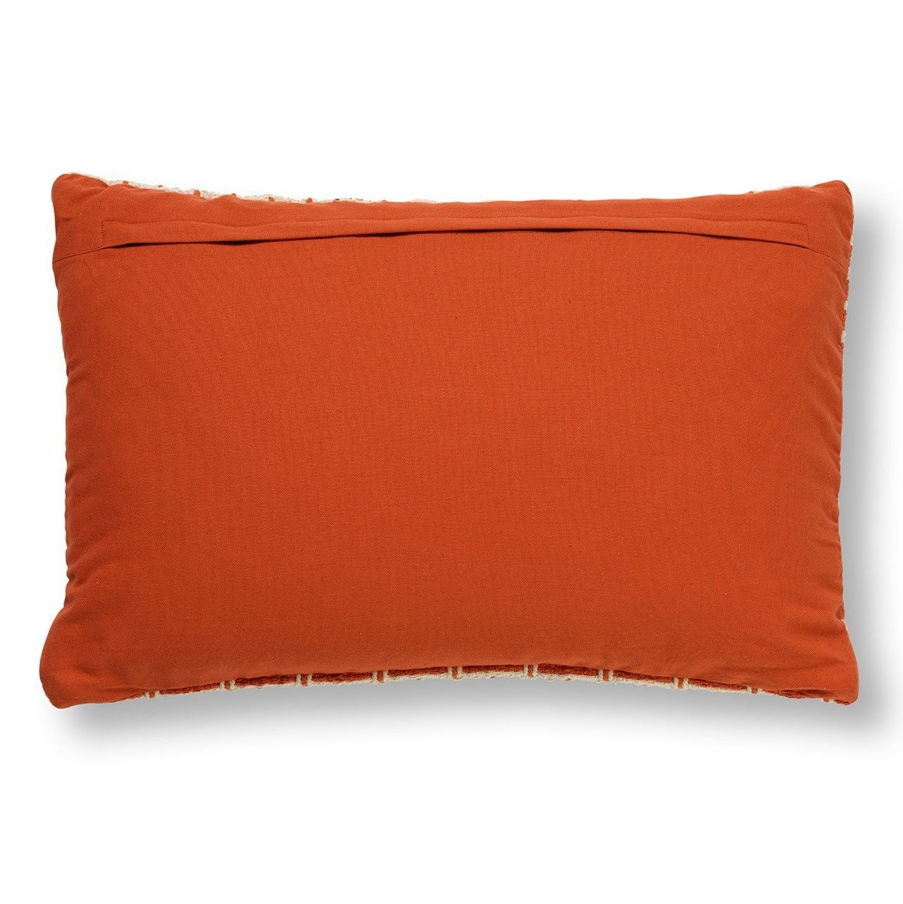Oranje sierkussen met gladde stof en licht gekreukelde look, rechthoekig