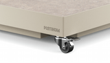Parasolvoet detail: lichtbeige rand met PLATINUM-logo en vergrendelwiel
