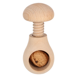 Houten notenkraker met ronde kop; holte met ingeklemde houten noot.
