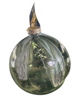PTMD kerstbal van groen glas met witte sierdetails en ophanghaak