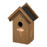 Houten vogelhuisje met rond invlieggat en zwart bitumen dak