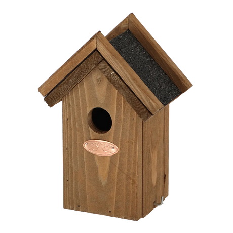 Houten vogelhuisje met rond invlieggat en zwart bitumen dak