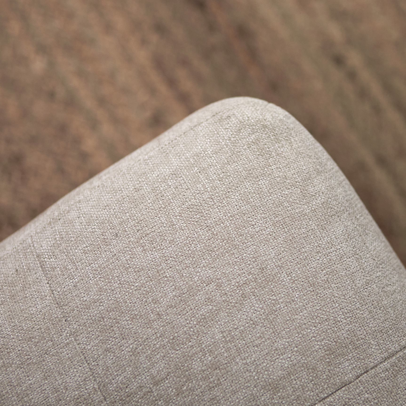 Lichtbeige stoffen bekleding van bankkussen met fijne weefstructuur