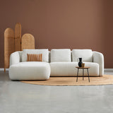 CLOUD chaise longue links in lichtbeige, met afgeronde armleuningen en sierkussens