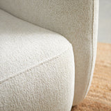 Lichtbeige meubelstof op chaise longue links, met fijne textuur