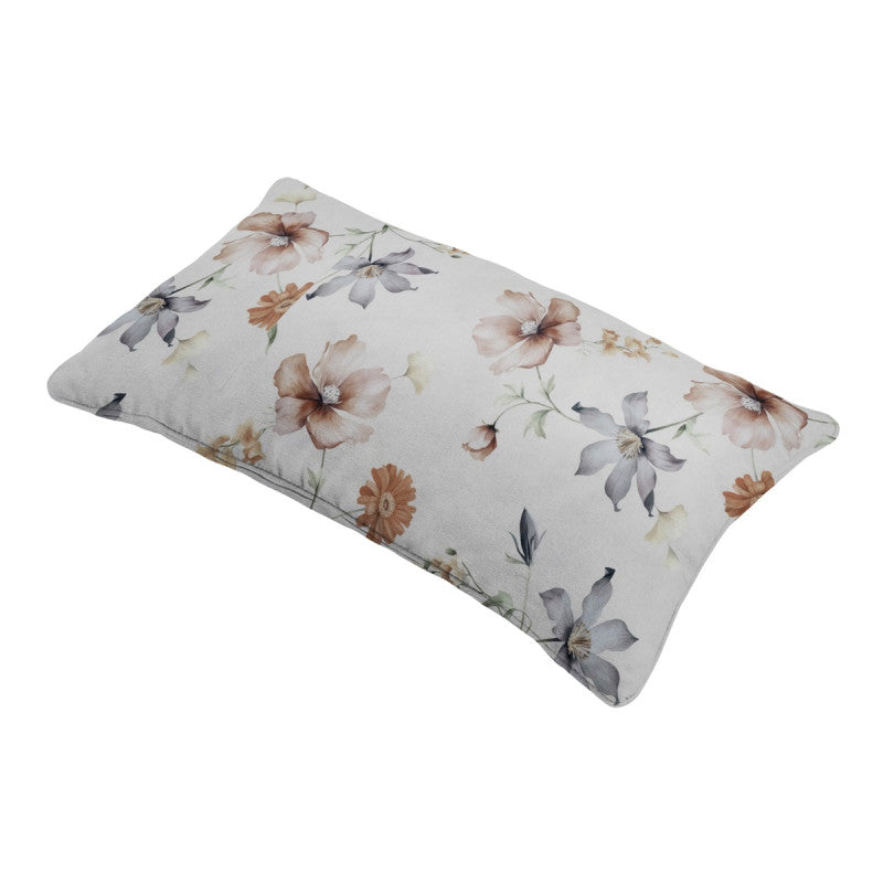 Sierkussen met bloemenprint op lichtgrijze stof en biezenrand, rechthoekig