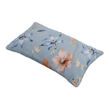 Rechthoekig sierkussen met paspel, blauw bloemenpatroon