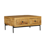 Houten salontafel met twee ladefronten en zwarte pootjes, schuine hoek