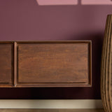 Bruin zwevend tv-meubel met houten ladefront en frontpaneel, ca. 120 cm