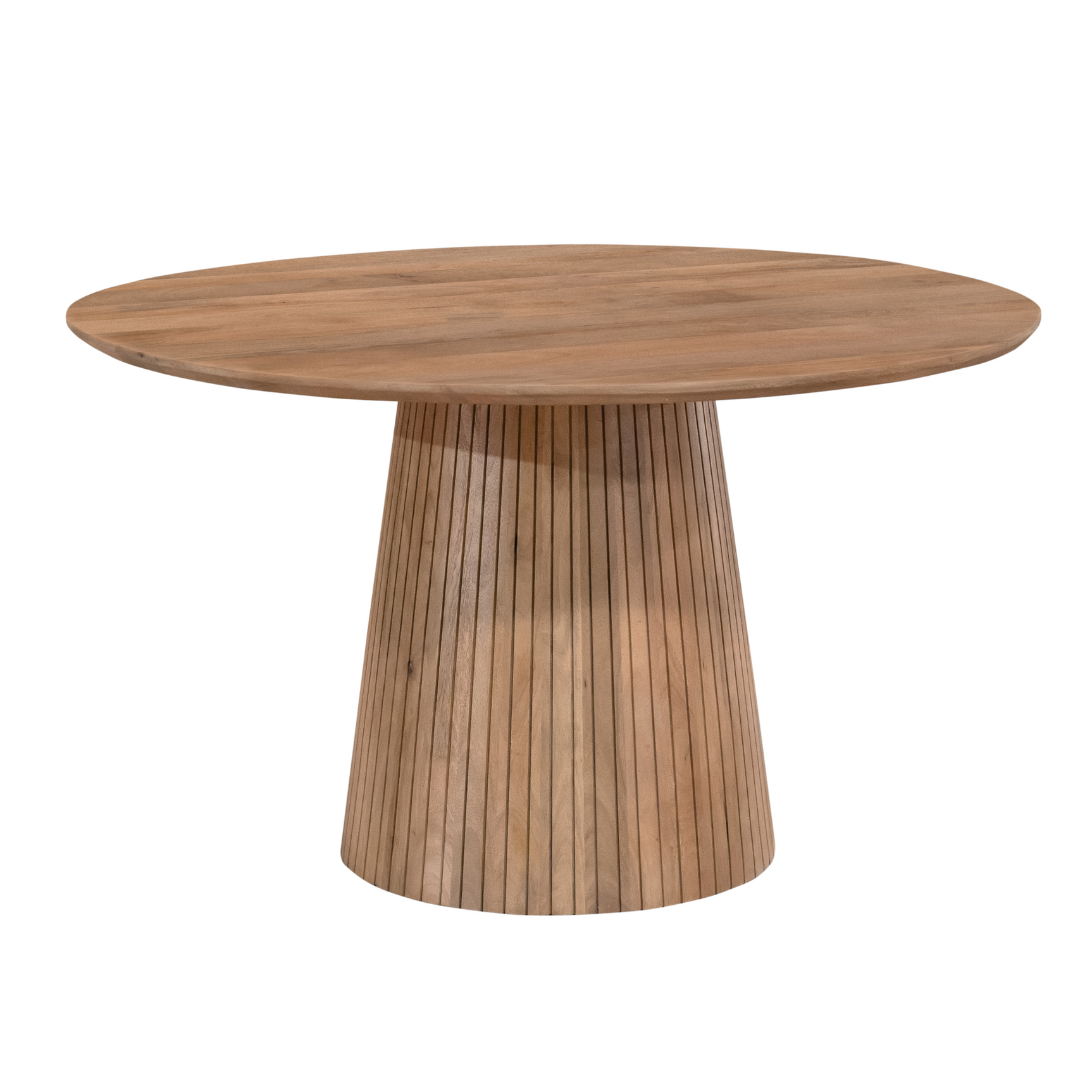 Ronde naturel houten eettafel met centrale ribbelsokkel, gezien vanuit een hoek