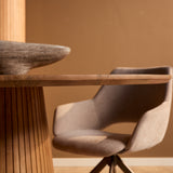 Ovale eettafelrand in naturel hout met centrale houten poot