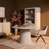 Ronde eettafel met licht mangohouten blad en centrale geribbelde poot, 130 cm