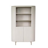 Wandkast in zandkleur met twee deuren en 3 open planken, staand model