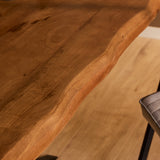 Boomstamtafel houten blad met uitgesproken houtnerf