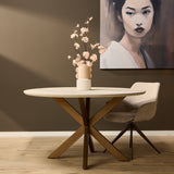 Zandkleurige ronde eettafel met X-vormige houten poten, 150 cm