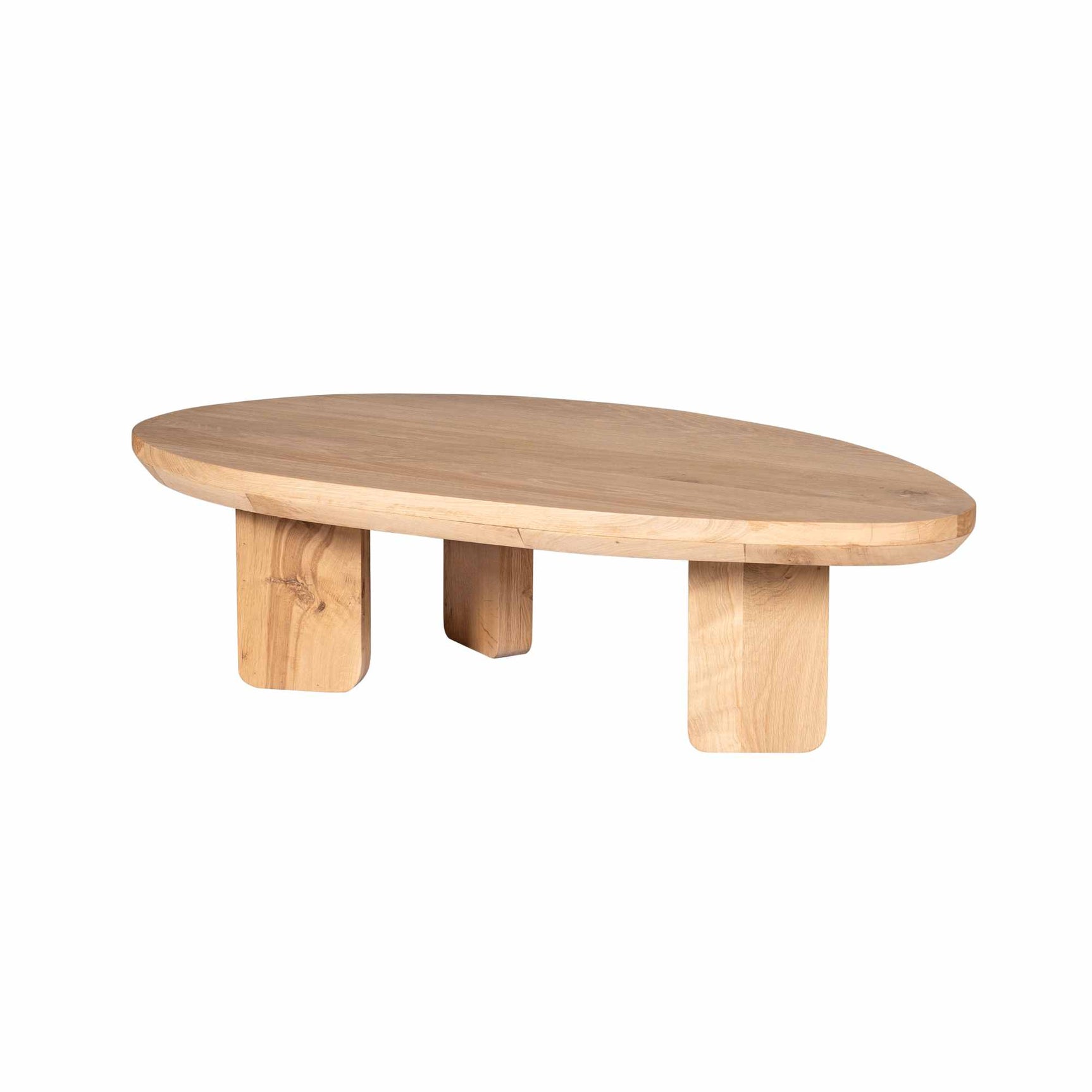 Ronde eikenhouten salontafel met afgeronde bladrand en vier poten.
