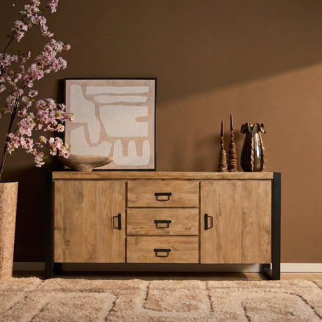 Dressoir met eikenlook front, 2 deuren, 3 lades en zwarte metalen poten.
