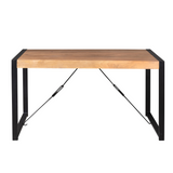 Eettafel met lichtbruin houten blad en zwarte metalen poten, onderstel met steunen