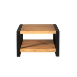 Salontafel met rechthoekig houten blad en zwarte zijpoten, met schap