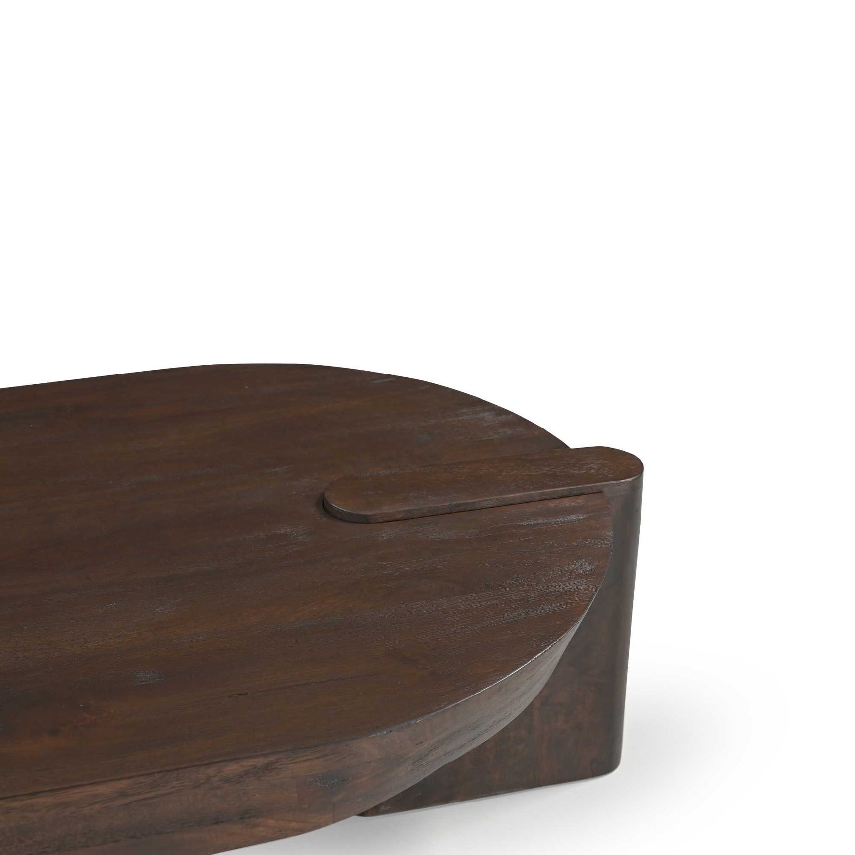 Houten salontafel: afgerond ovaal blad met kleine uitsparing, donkerbruin