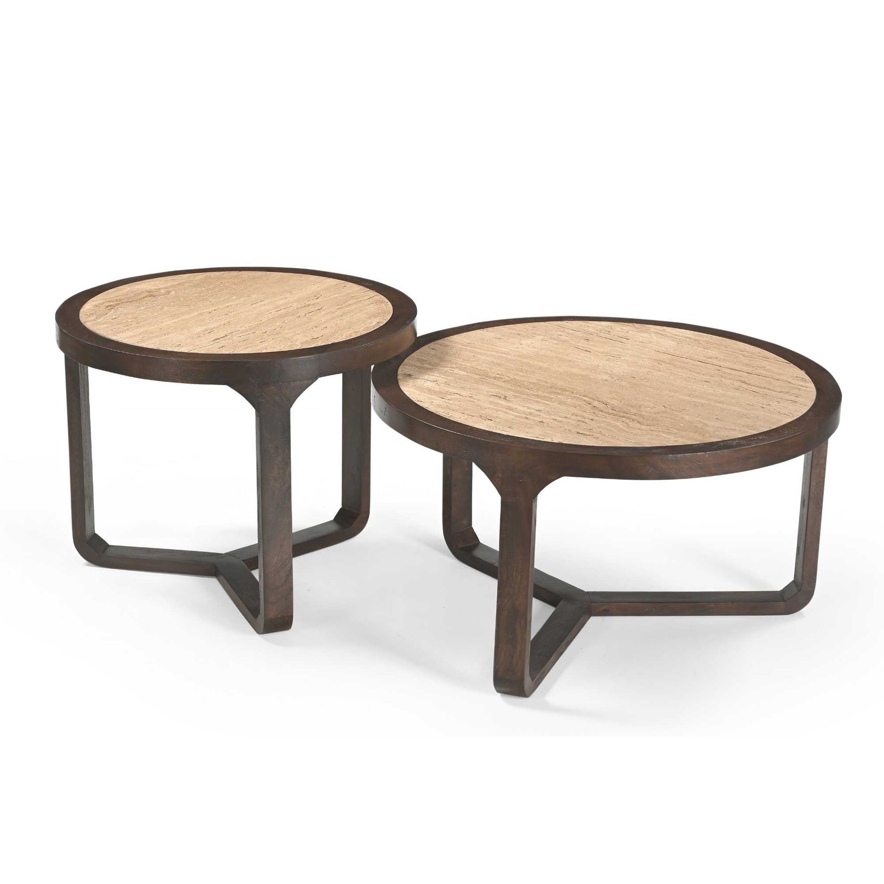 Twee bijzettafels met rond beige bladen en donkerhouten frames, zijaanzicht