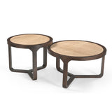 Set van twee ronde salontafels met licht houten blad en donkerbruine onderstellen