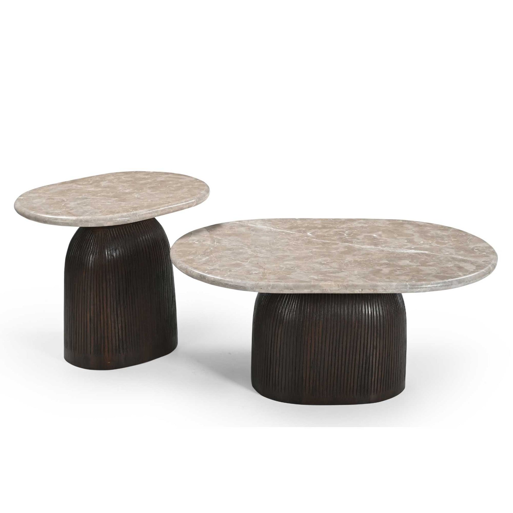 Set ronde salontafels met licht marmeren bladen en donker geribbelde pootjes
