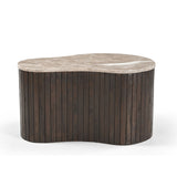 Salontafel met rechthoekig afgerond lichtbeige marmeren blad en donkere houten mantel