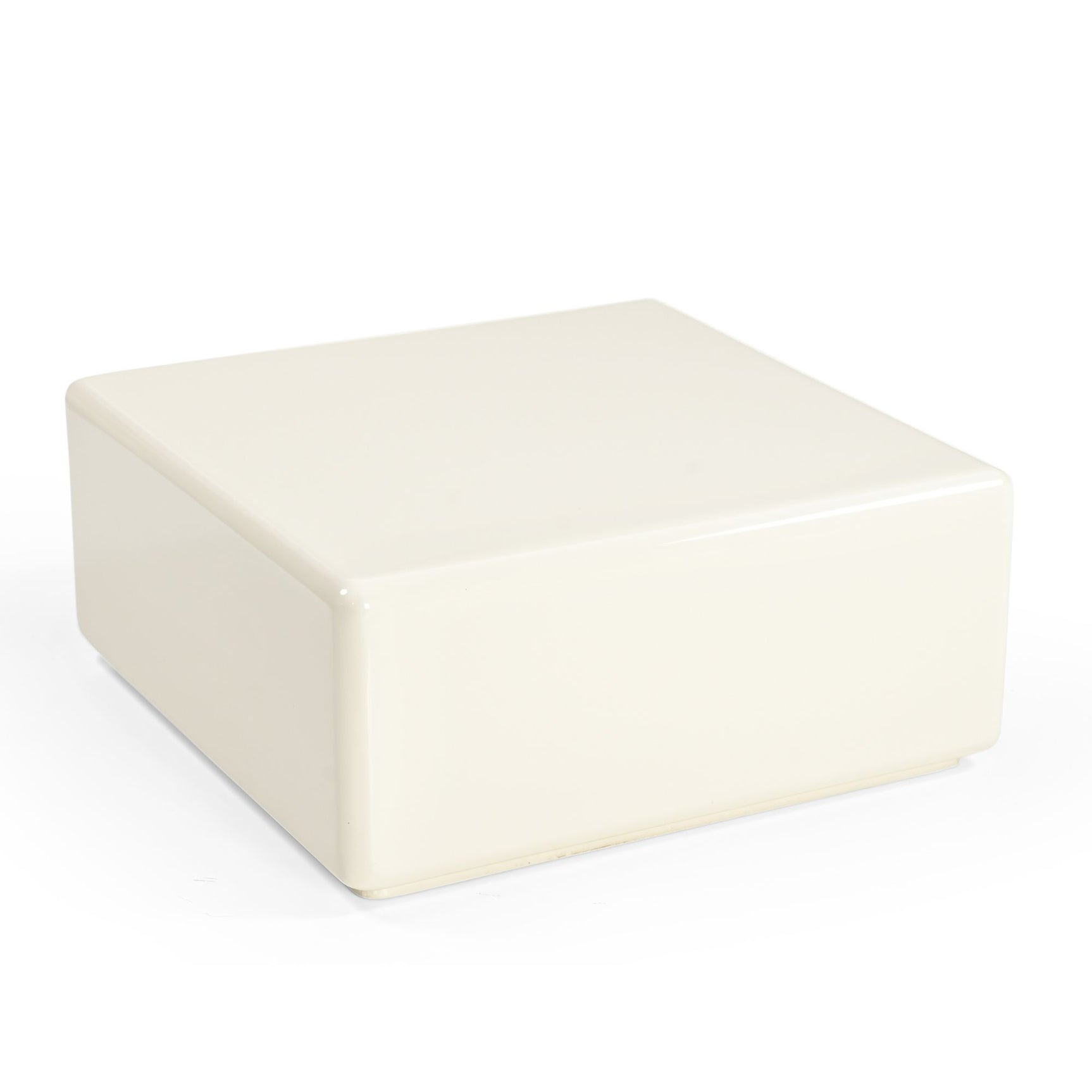 Salontafel Elias lichtbeige, rechthoekig met lage vorm en afgeronde randen.