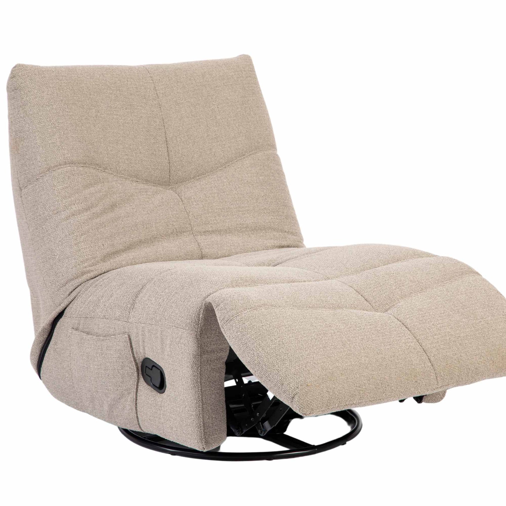 Beige relaxfauteuil met zijdelingse bedieningsknop en uitgeschoven voetensteun