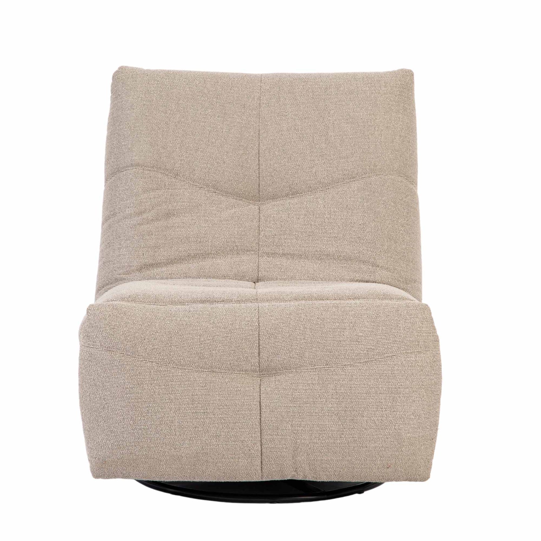 Taupe relaxfauteuil aanzicht van voren, gevoerde zitting met naadlijnen en zwarte voet