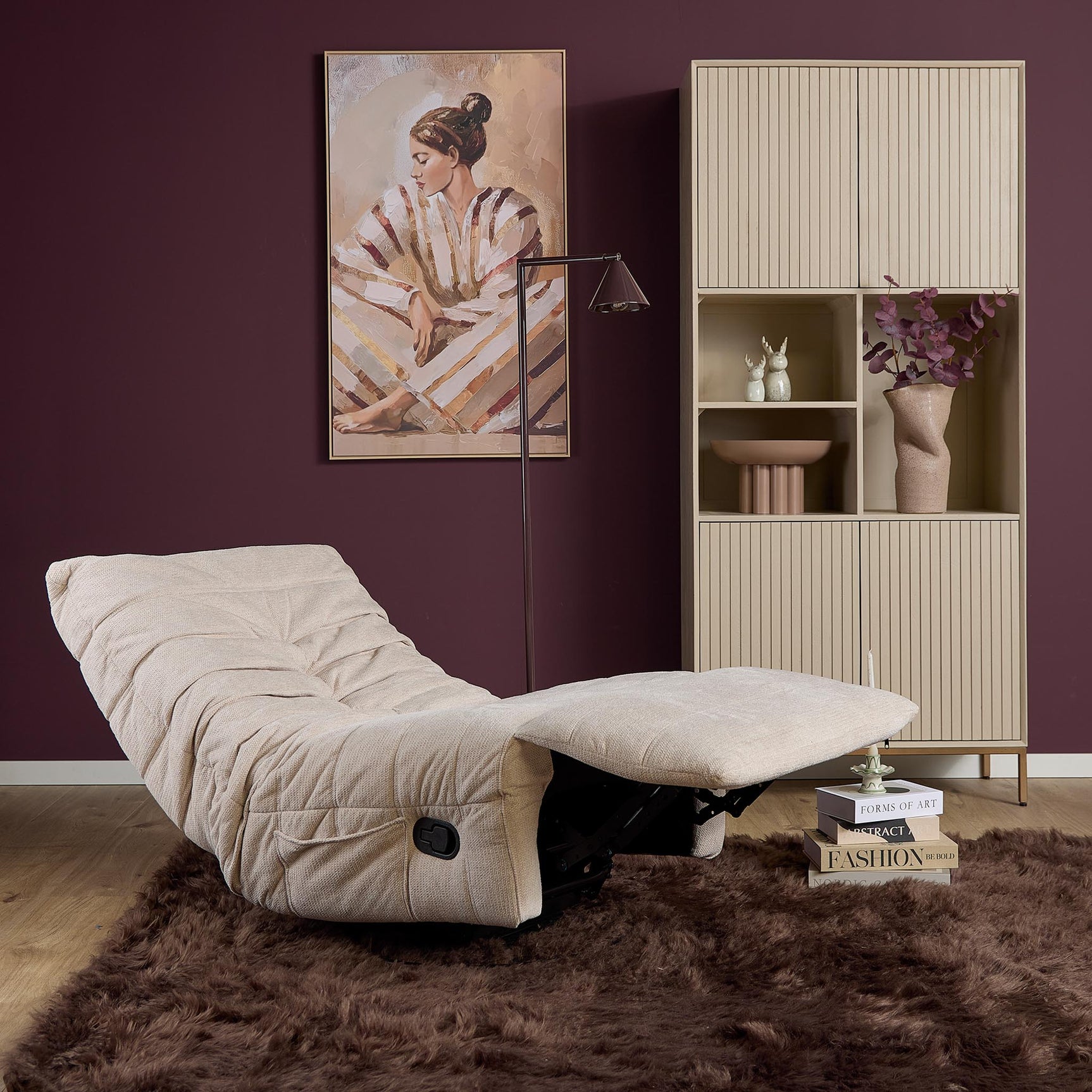 Relaxfauteuil Zen met beige stoffen bekleding en inklapbare voetensteun