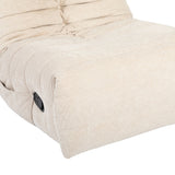 Beige relaxfauteuil met gestoffeerde arm en zwarte bedieningsknop aan de zijkant