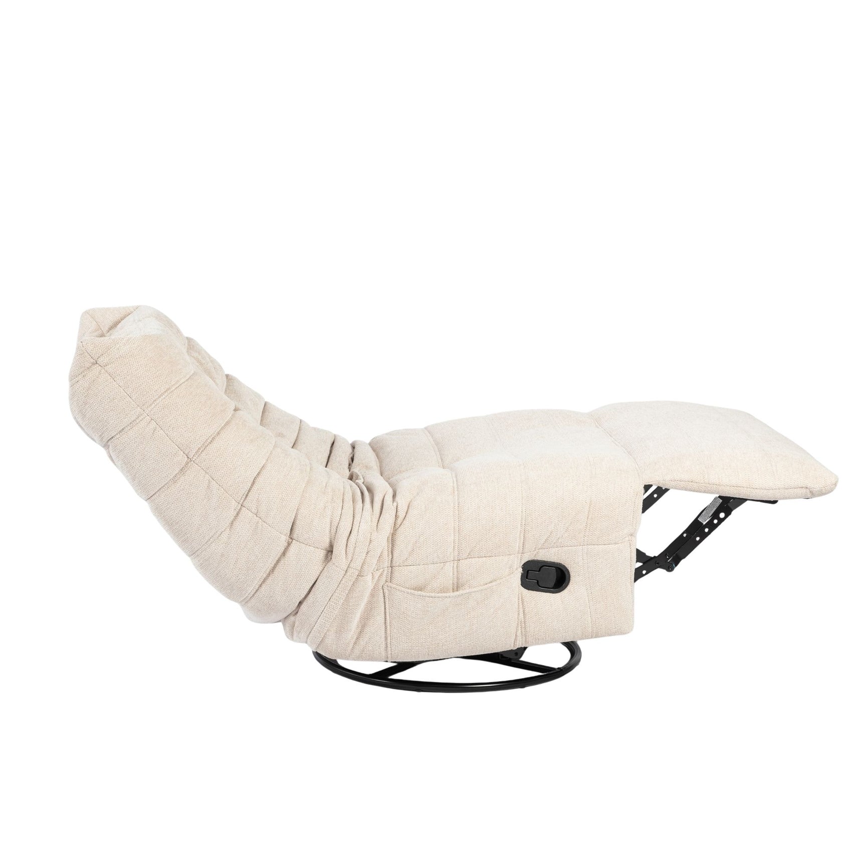 Beige relaxfauteuil in ligstand met voetensteun, zichtbare zwarte onderstelbalken