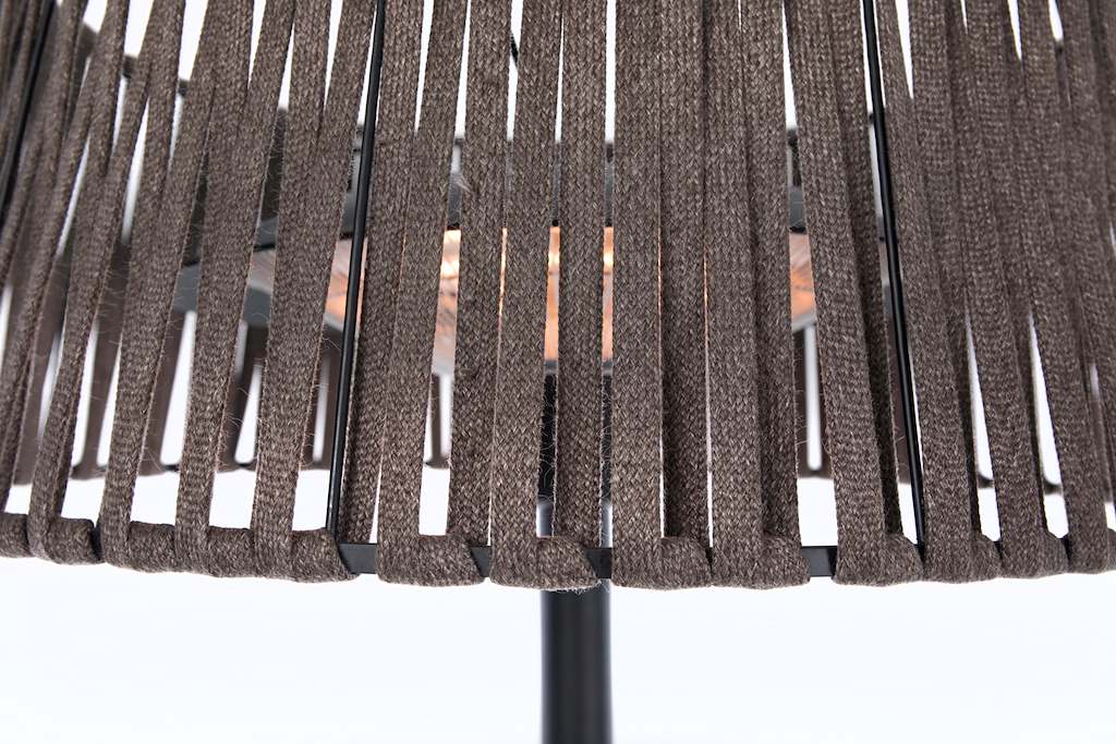 Zwarte terrasverwarmer met ronde grill en verticale warmtevinnen