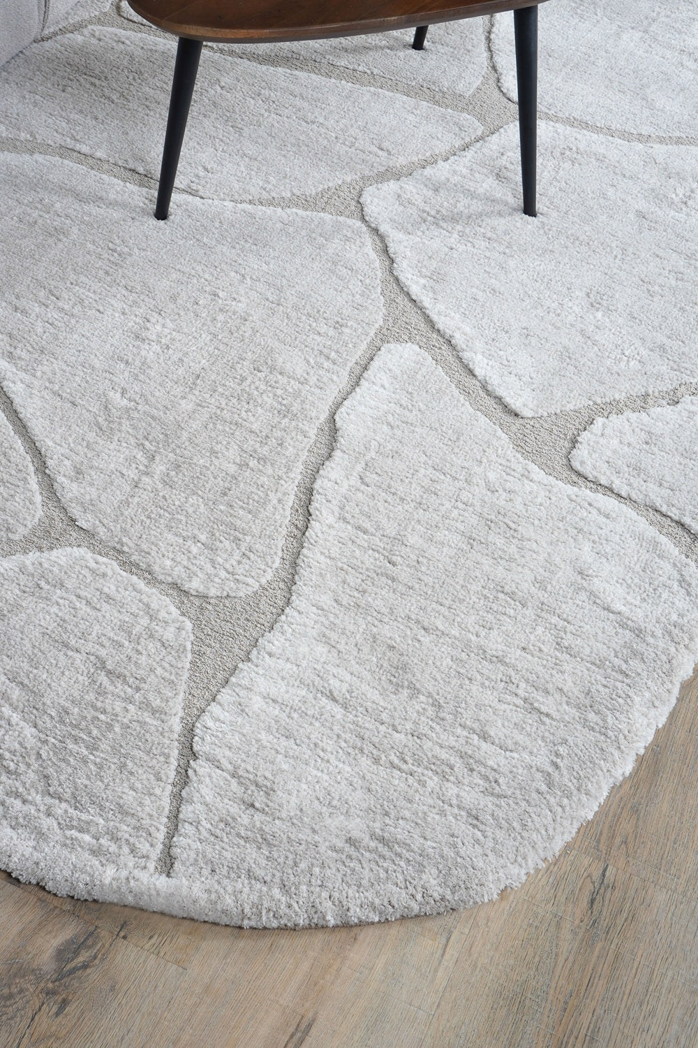 Vloerkleed met afgeronde rand en steentjesmotief in lichtbeige/grijs