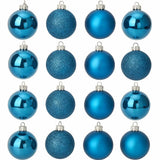 16 blauwe kunststof kerstballen met zilveren ophanghaken, deels mat glitter, deels glans