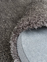 Karpet Lago antraciet: close-up van zachte shaggy pool en afgelijnde zoomrand