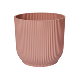 Roze ronde plantenpot met verticale ribbels, opengewerkte bovenrand en glad deksel