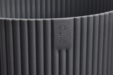 Ronde Elho Vibes fold plantenpot antraciet, geribbelde wand met elho-tekst.