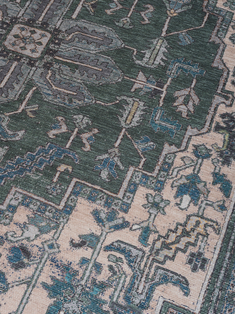 Vloerkleed close-up met geometrisch medaillon, groen, blauw en beige patronen