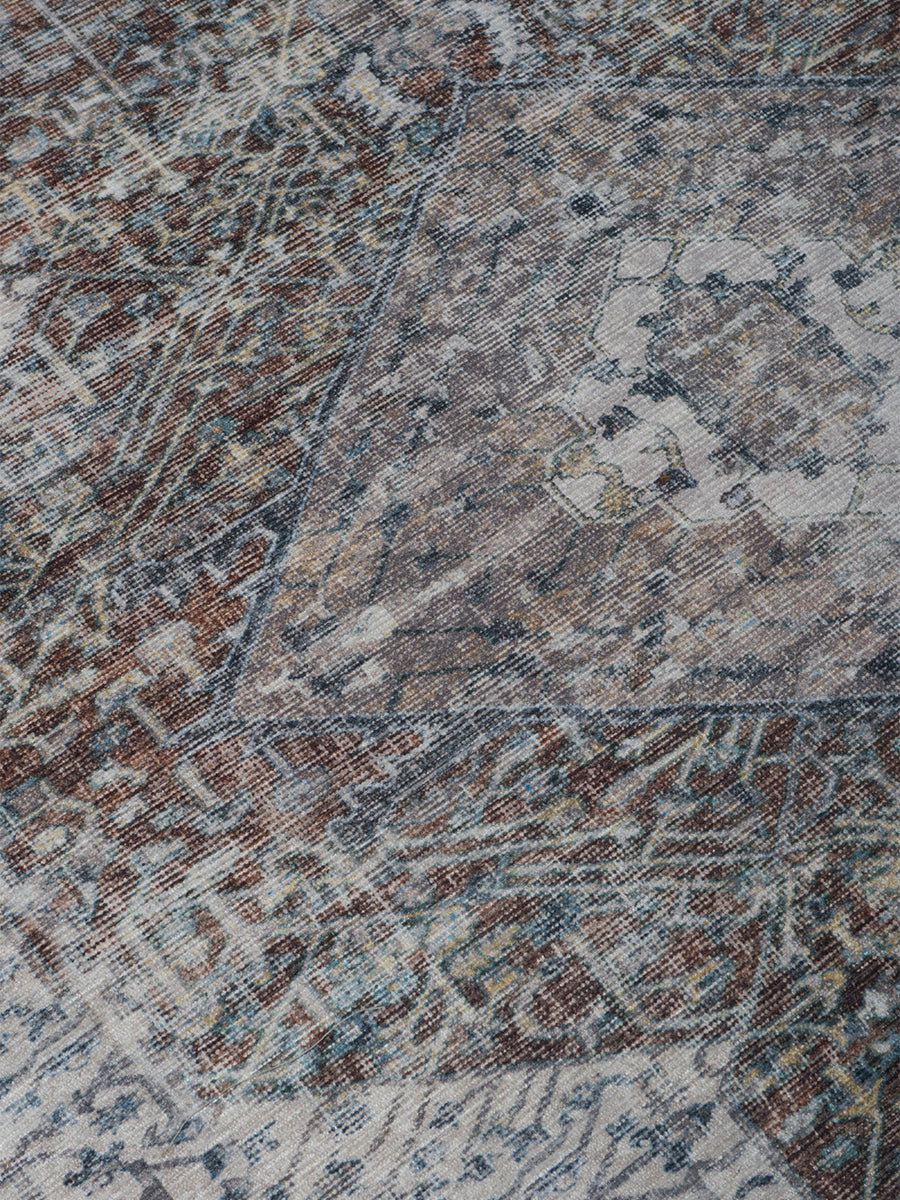 Vloerkleed close-up met blauwgrijze abstract motieven en fijne geweven textuur
