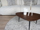 Rond vloerkleed met beige en grijze melange pool, deels op de vloer