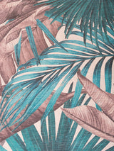 Vloerkleed detail: palmenmotief in teal en groen met grijze bladeren